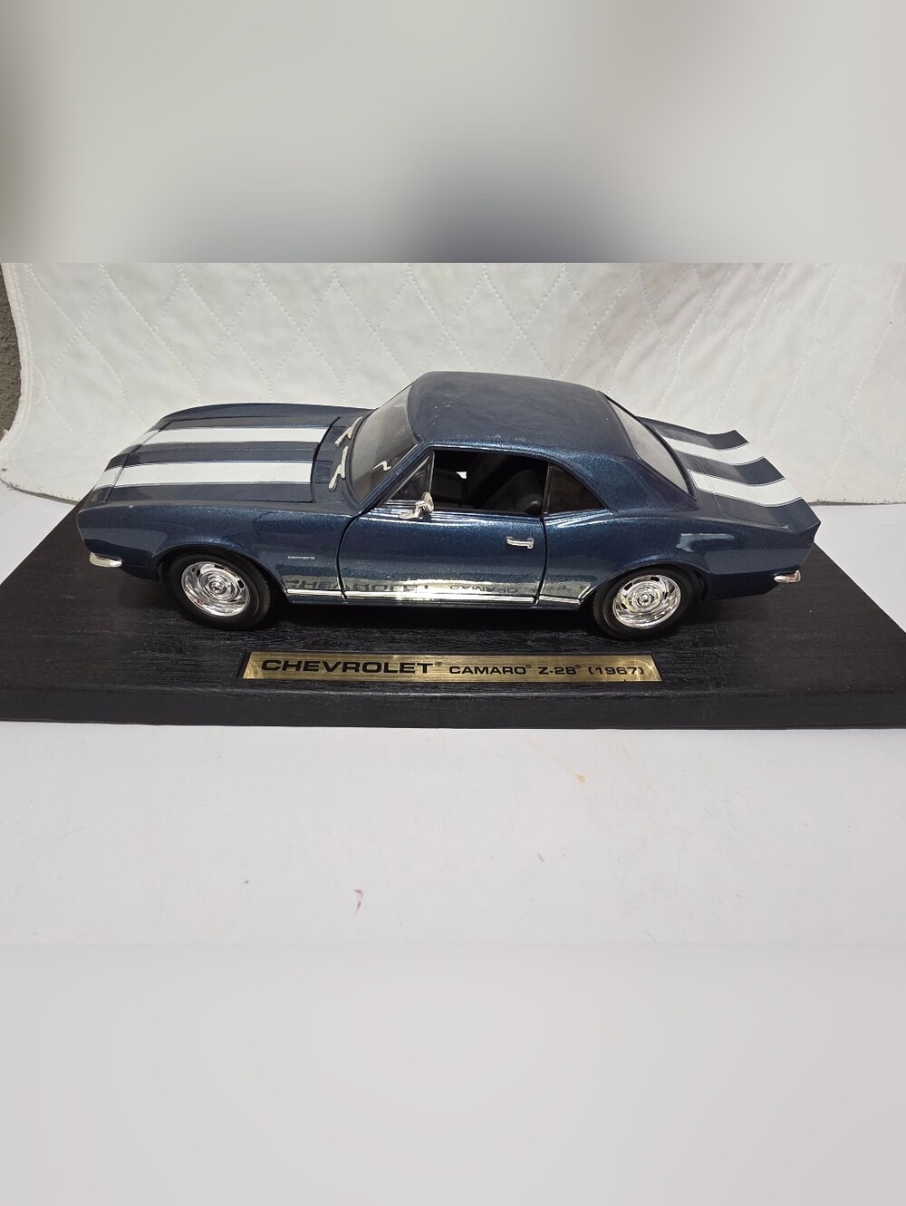 Road Legends 1967 CHEVROLET CAMARO Z-28 Blue w/ White Stripes 1:18 Diecast